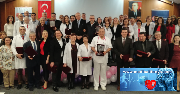 14 Mart Tıp Bayramı'ında 25 yılı dolduran hekimlere plaket
