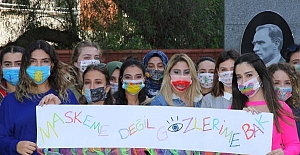 Lösemiye farkındalık için maskeler renklendi