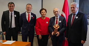 Türk Kalp Vakfı Özel Ödülü YYÜ Gaziosmanpaşa Hastanesi'nden Doç Dr Mehmet Balkanay’ın  