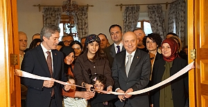 Hastane sınıflarında eğitim alan öğrencilerin eserleri sergi oldu 