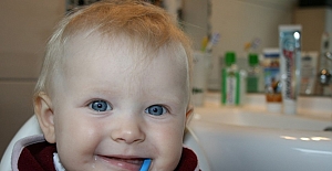 Bebek deyip geçmeyin, diş bakımını ihmal etmeyin!